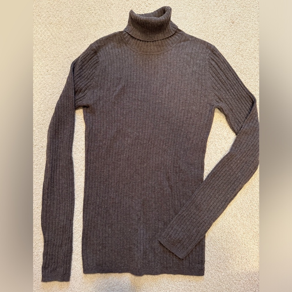 100% Cashmere Ribbed Turtleneck Sweater